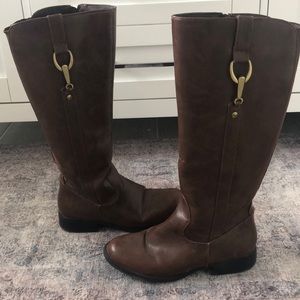 Brown Lite Stride riding boot. Size 7